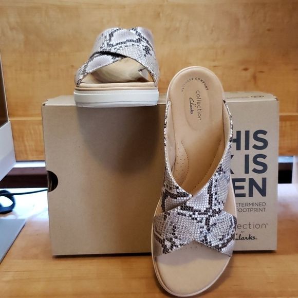 Clarks Wedge Sandals NWOT - Picture 1 of 8